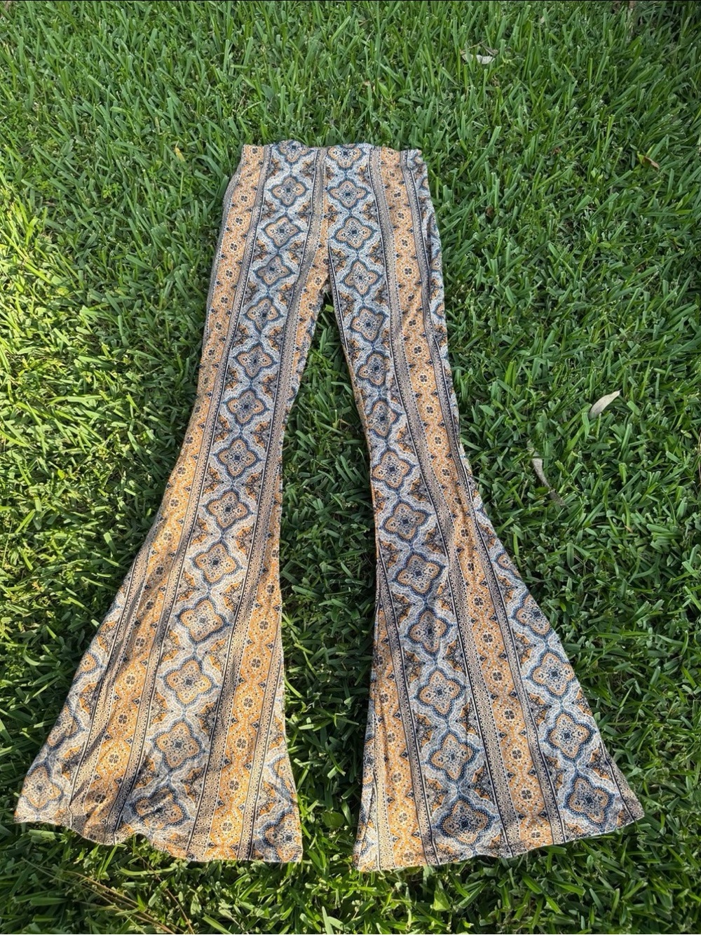 Amable Forbidden Boho Medallion Print Matching Set Bell Bottom Flare Pants Small - Picture 5 of 13